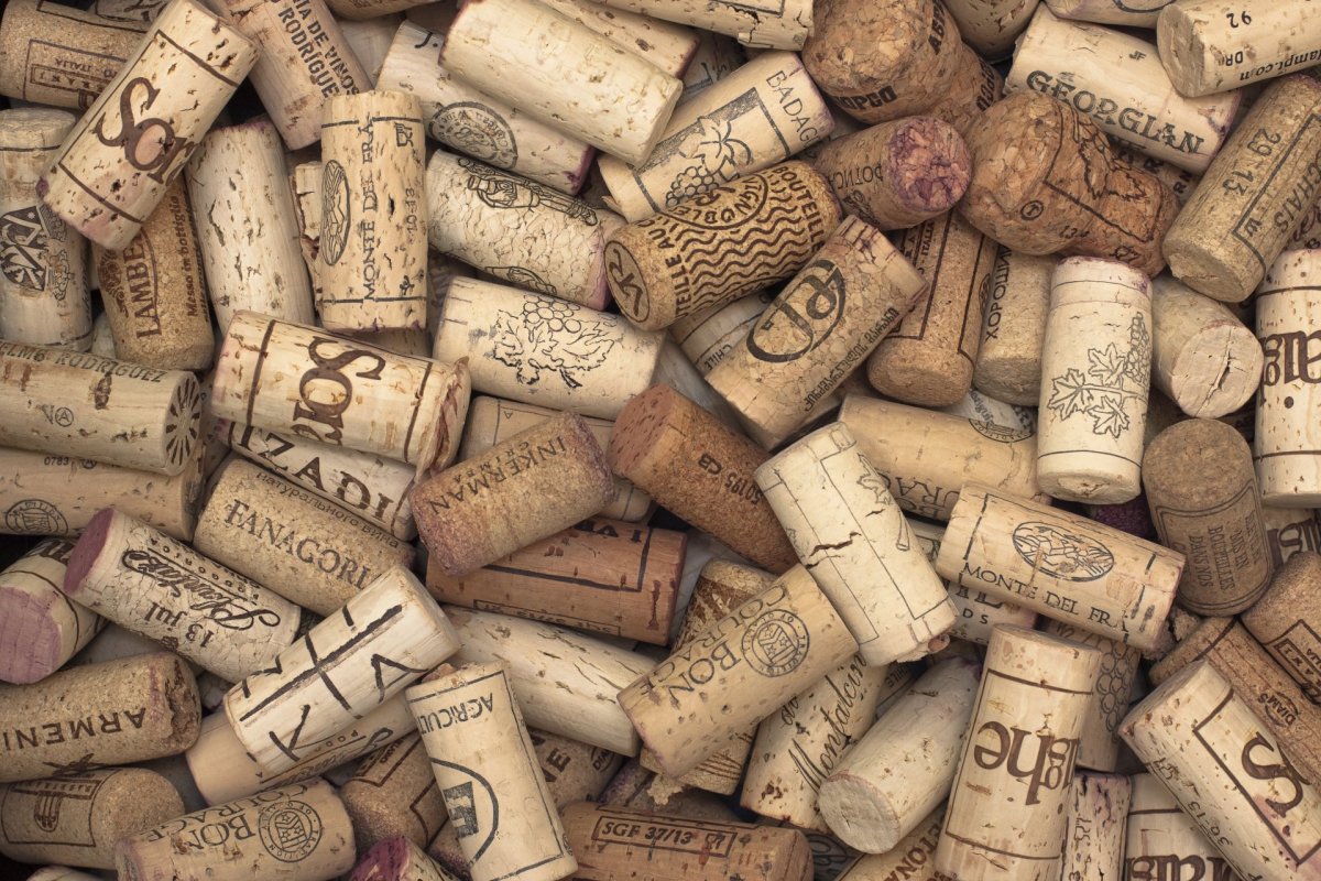 Nu Aruncați Dopurile De Vin: Puneți-Le În Uleiul De Prăjit Folosit Pentru A Obține Acest Efect