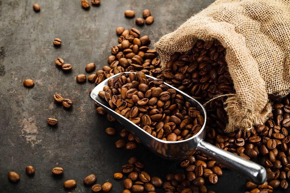 Amestecați Cojile De Usturoi Cu Cafeaua: De Ce Se Recomandă Acest Lucru Și La Ce Servește