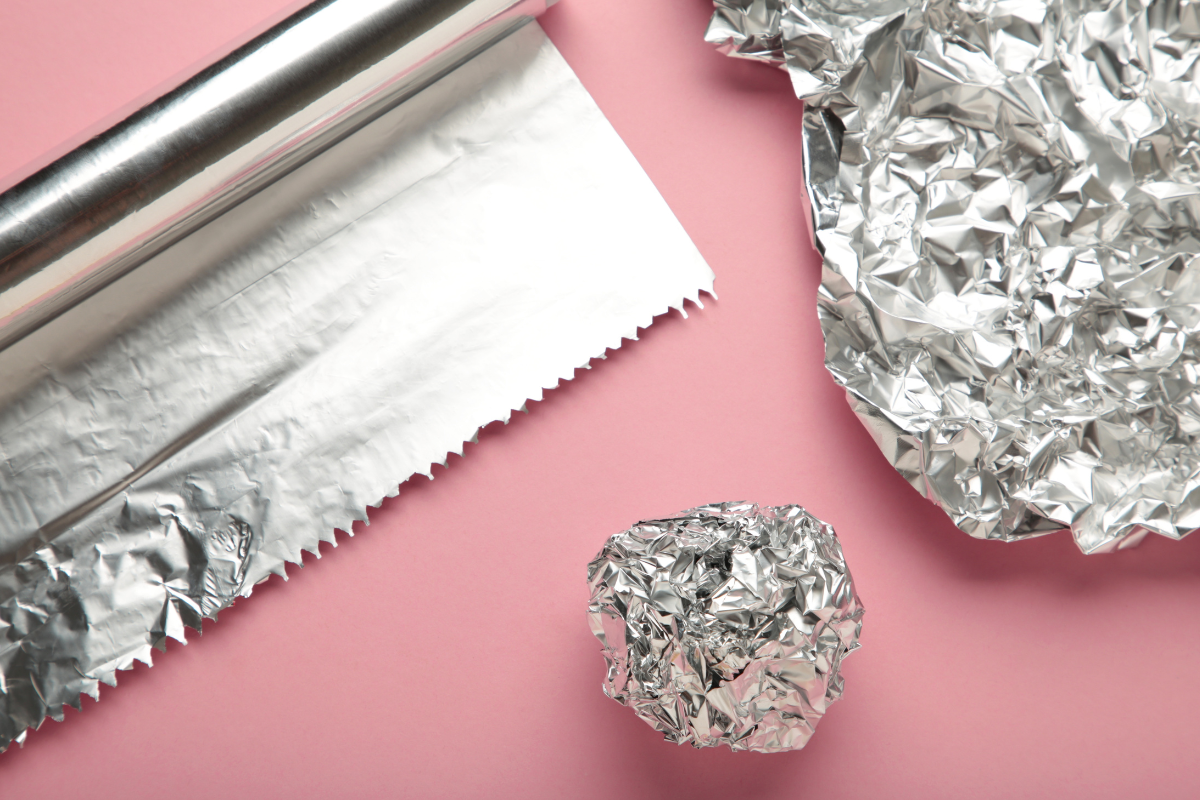 Cuțitele Tale Și-Au Pierdut Ascuțimea? Iată Cum Le Poți Ascuți Folosind Doar Folie De Aluminiu Simplă.