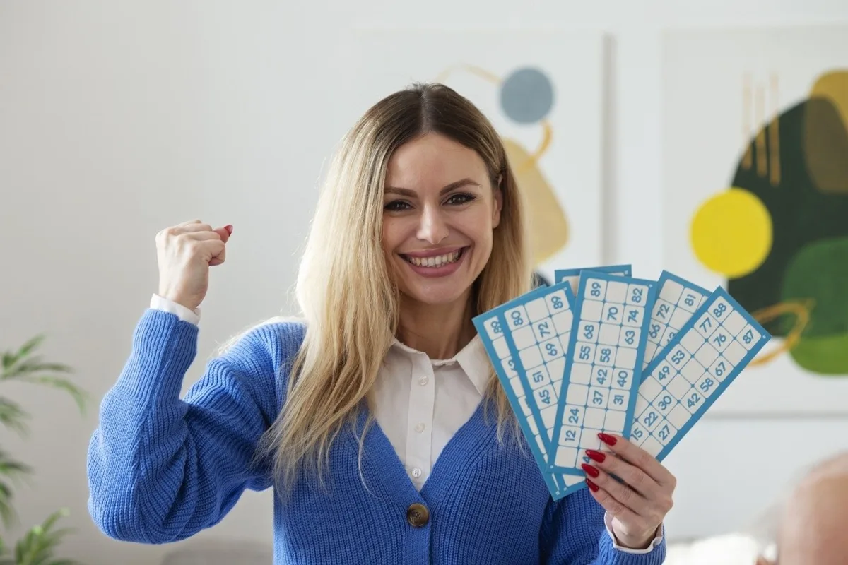 Cumpără Un Bilet De Loterie, Câștigă Un Premiu Mare Și Persoana Pe Care O Sună Prima Spune Multe Despre Prioritățile Sale