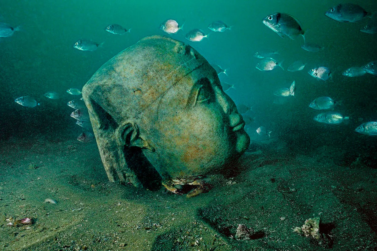 O Echipă De Arheologi În Căutarea Cleopatrei Descoperă Un Vechi Port Ascuns Sub Apă, Cu Un Tunel Care Duce La Locul Unde Ar Putea Fi Rămășițele Acesteia