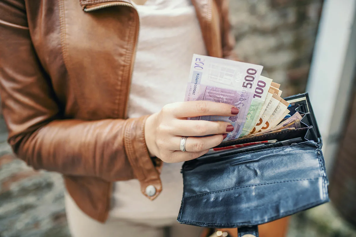 Ángela Rodríguez „Pam” Încă Primește O Pensie De Peste 7.500 De Euro Pe Lună Și A Acumulat Deja Peste 180.000 De Euro Din Fondurile Publice După Plecarea Sa Din Ministerul Egalității.