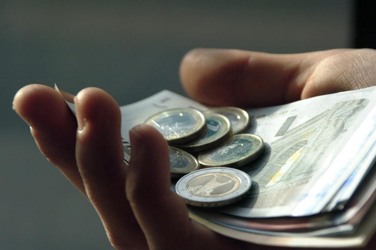 O Femeie Reușește Să-Și Mărească Pensia De Urmaș Până La 3.315,80 Euro, După Ce Casa De Asigurări Sociale I-A Refuzat Să Adune Contribuțiile Soțului Său În Perioada În Care Acesta Lucra Cu Pensia Suspendată: Curtea Supremă Confirmă Această Decizie
