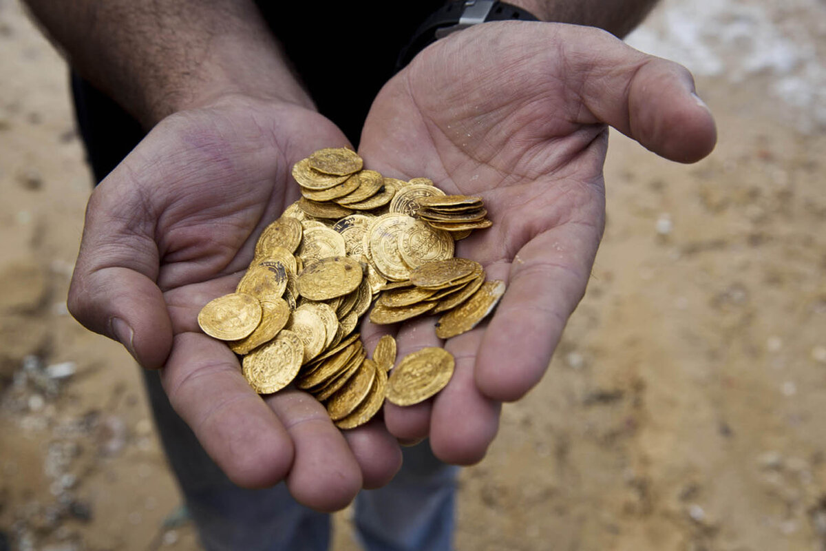Descoperire Excepțională: Comoară Cu Artefacte Din Aur Vechi De 1400 De Ani