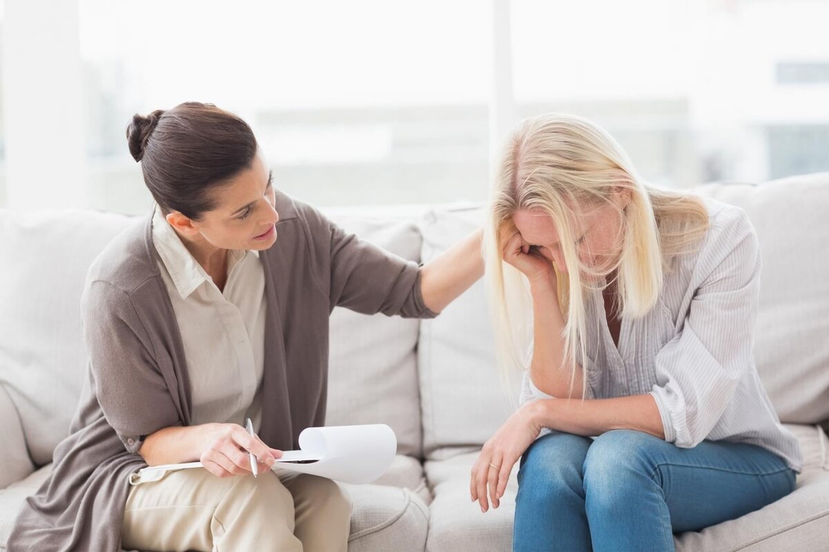 Ce Înseamnă Când O Persoană Își Acoperă Gura În Timp Ce Vorbește: Psihologia Explică